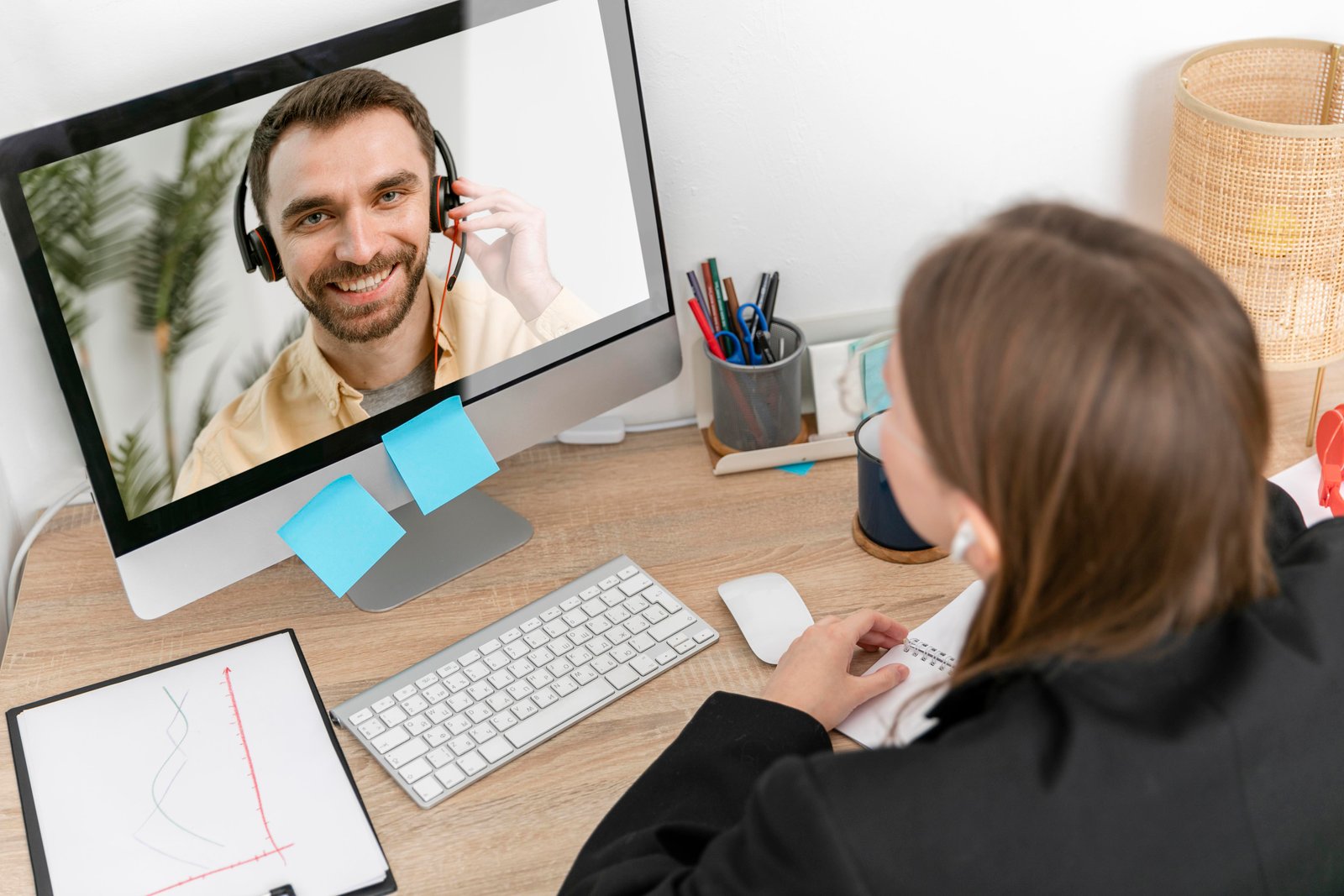 close-up-woman-chatting-with-employee